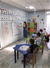 Academia internațională pentru copii "FasTracKids" desfășoară activități de pregătire pentru școală.