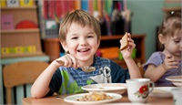 S-a scumpit alimentația copiilor în grădinițe. Cât vor achita părinții?