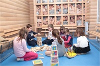 Școala Grădiniță Erudio - Ședințe de salină, petrecute în joc cu cuburi și blocuri din lemn