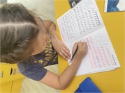 La Academia Piticilor, copiii învață să scrie cu plăcere!