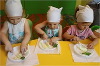 La "Academia Piticilor" am învățat să preparăm salată